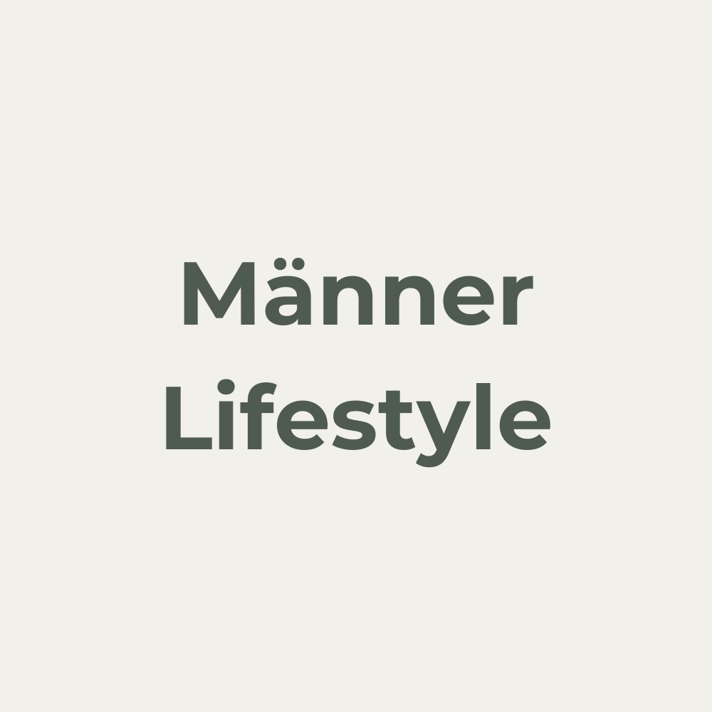 Moderne Hochzeits- und Eventplanung Schwarzwald – eine Person arbeitet an einem Laptop, umgeben von frischen Blumen, einem Smartphone und einer Tasse Kaffee. Die stilvolle, minimalistische Arbeitsumgebung steht für kreative Planung und Organisation von Hochzeiten und Events im Schwarzwald.