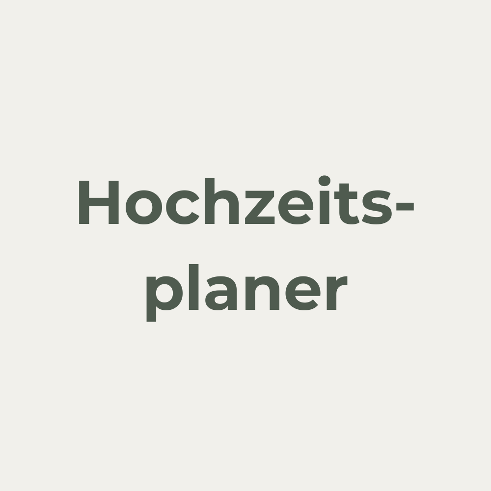 Moderne Hochzeits- und Eventplanung Schwarzwald – eine Person arbeitet an einem Laptop, umgeben von frischen Blumen, einem Smartphone und einer Tasse Kaffee. Die stilvolle, minimalistische Arbeitsumgebung steht für kreative Planung und Organisation von Hochzeiten und Events im Schwarzwald.