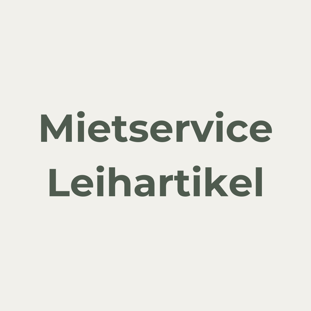 Moderne Hochzeits- und Eventplanung Schwarzwald – eine Person arbeitet an einem Laptop, umgeben von frischen Blumen, einem Smartphone und einer Tasse Kaffee. Die stilvolle, minimalistische Arbeitsumgebung steht für kreative Planung und Organisation von Hochzeiten und Events im Schwarzwald.