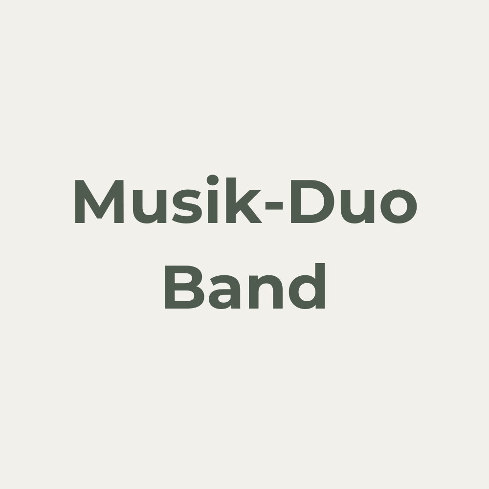 Moderne Hochzeits- und Eventplanung Schwarzwald – eine Person arbeitet an einem Laptop, umgeben von frischen Blumen, einem Smartphone und einer Tasse Kaffee. Die stilvolle, minimalistische Arbeitsumgebung steht für kreative Planung und Organisation von Hochzeiten und Events im Schwarzwald.