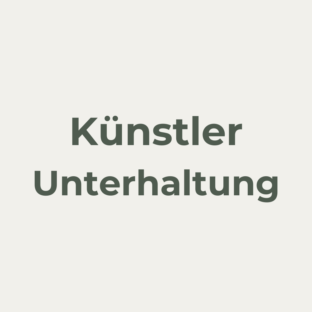 Moderne Hochzeits- und Eventplanung Schwarzwald – eine Person arbeitet an einem Laptop, umgeben von frischen Blumen, einem Smartphone und einer Tasse Kaffee. Die stilvolle, minimalistische Arbeitsumgebung steht für kreative Planung und Organisation von Hochzeiten und Events im Schwarzwald.